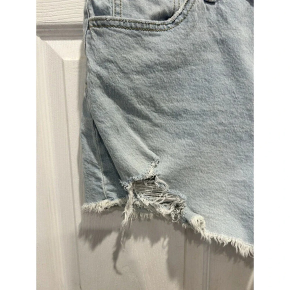 Universal Thread Women's High Rise Shortie Jean Shorts Light Blue 14 - Picture 2 of 9